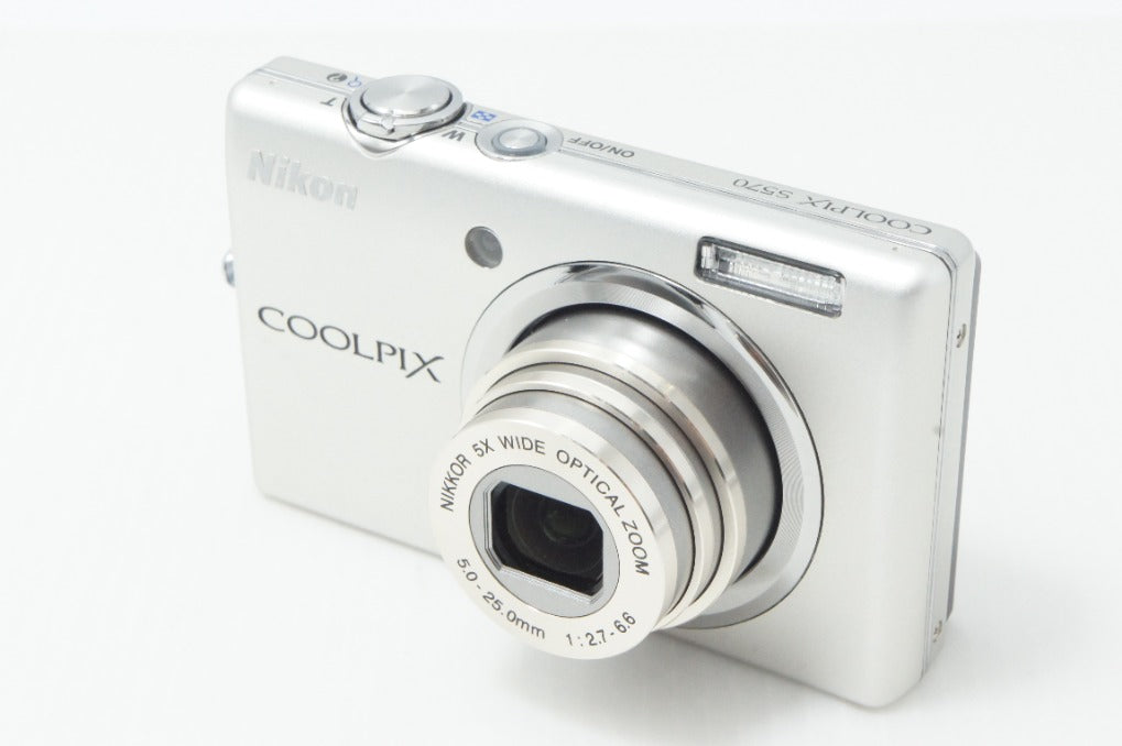 ニコンのデジタルカメラ COOLPIX S570 シルバー 良品 Nikon ニコン COOLPIX S570 コンパクトデジタルカメラ シルバー