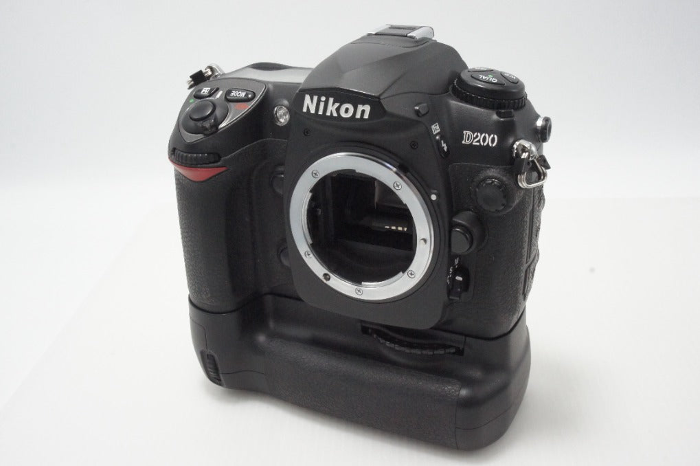 Nikon ニコン D200 ボディ デジタル一眼レフカメラ マルチパワーバッテリーパック MB-D200付 260626s