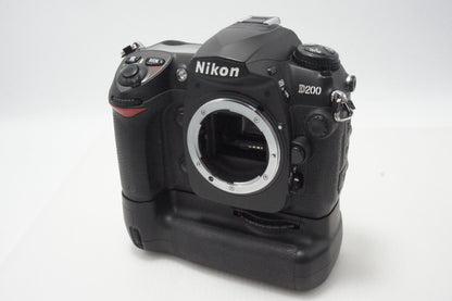 Nikon ニコン D200 ボディ デジタル一眼レフカメラ マルチパワーバッテリーパック MB-D200付 260626s