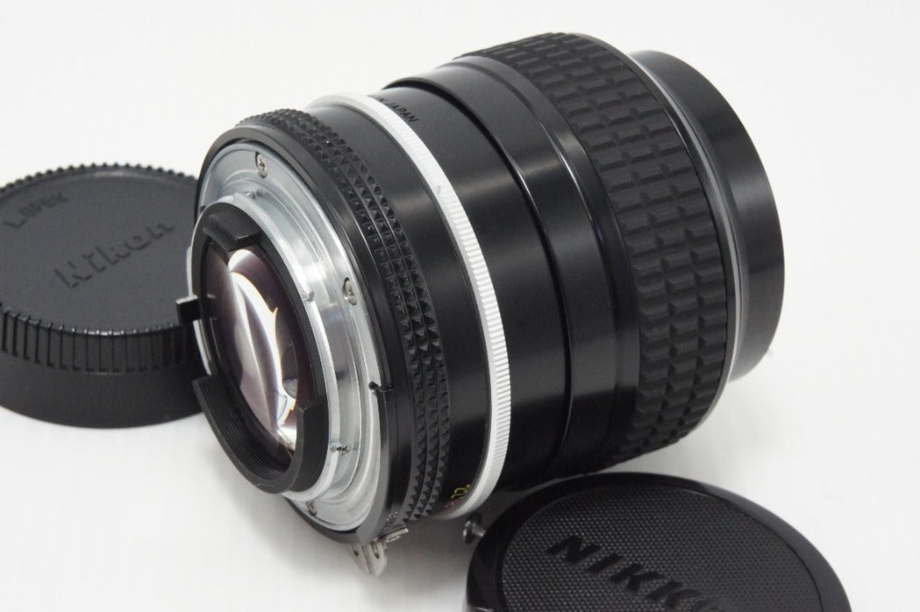 美品 Nikon ニコン Ai Nikkor 105mm F2.5 MF 単焦点レンズ フード付 260618ap