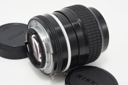 美品 Nikon ニコン Ai Nikkor 105mm F2.5 MF 単焦点レンズ フード付 260618ap