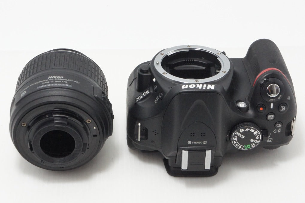 美品 Nikon ニコン D5200 ボディ + AF-S DX 18-55mm VR レンズキット デジタル一眼レフカメラ 260618s