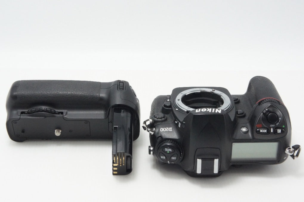 Nikon ニコン D200 ボディ デジタル一眼レフカメラ マルチパワーバッテリーパック MB-D200付 260626s