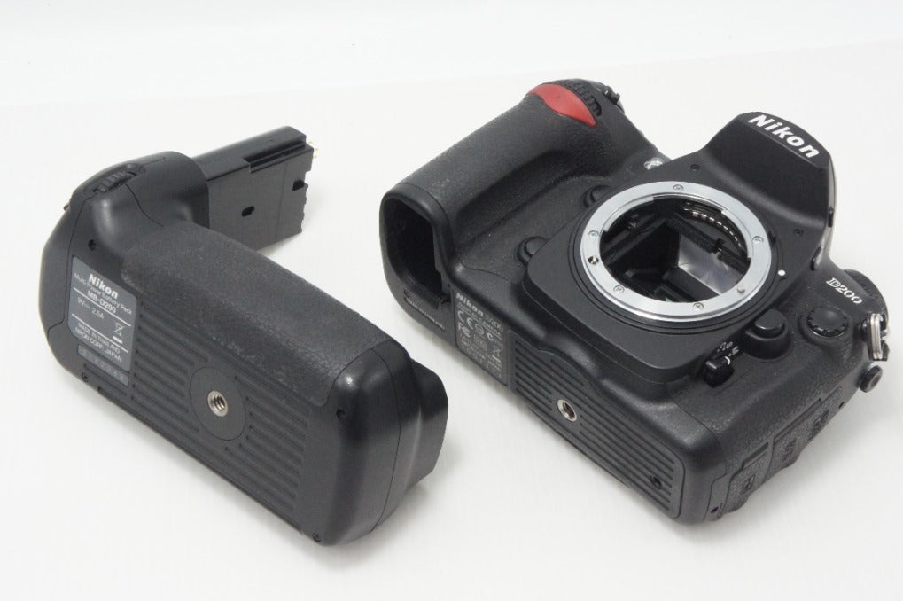 Nikon ニコン D200 ボディ デジタル一眼レフカメラ マルチパワーバッテリーパック MB-D200付 260626s