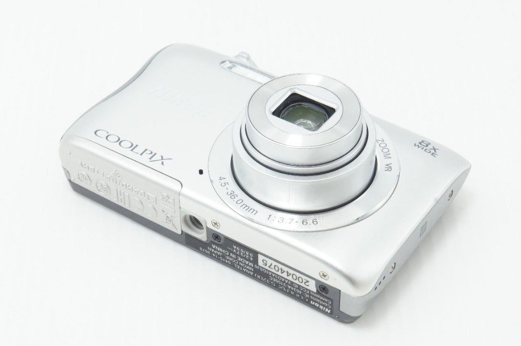 美品 Nikon ニコン COOLPIX S3700 コンパクトデジタルカメラ シルバー 元箱付 260626e