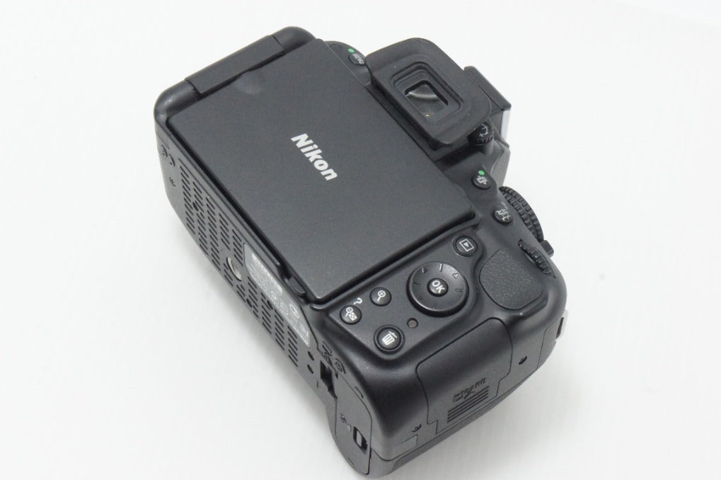 美品 Nikon ニコン D5200 ボディ + AF-S DX 18-55mm VR レンズキット デジタル一眼レフカメラ 260618s