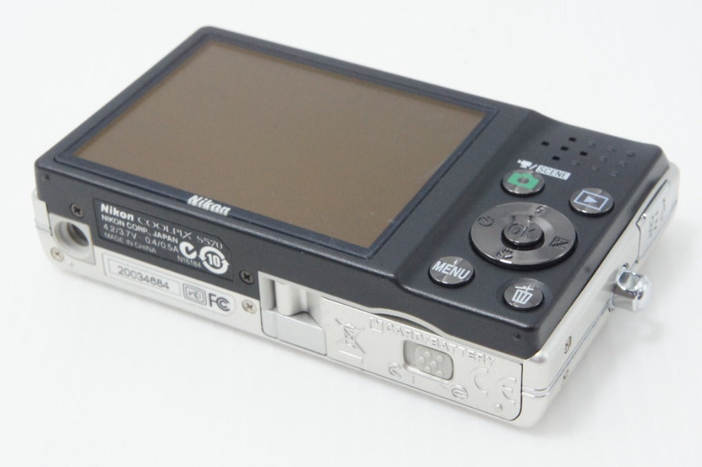 良品 Nikon ニコン COOLPIX S570 コンパクトデジタルカメラ シルバー