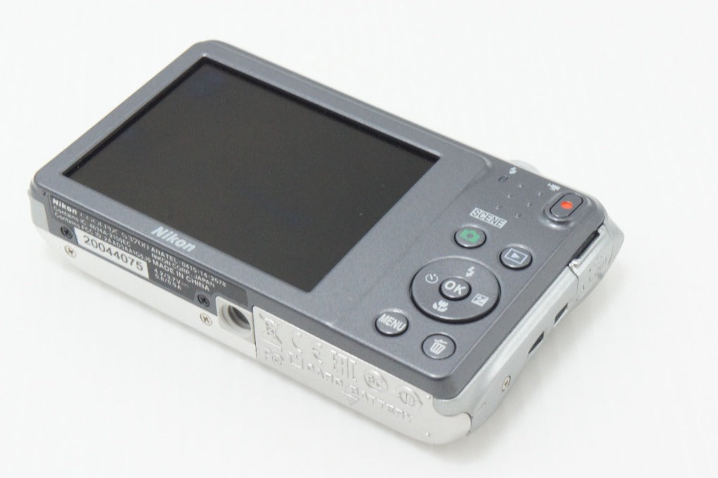 美品 Nikon ニコン COOLPIX S3700 コンパクトデジタルカメラ シルバー 元箱付 260626e