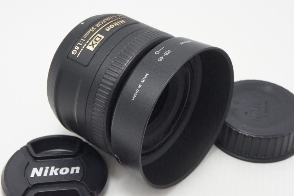 美品 Nikon ニコン AF-S DX NIKKOR 35mm F1.8G 単焦点レンズ APS-C フード付 260624r