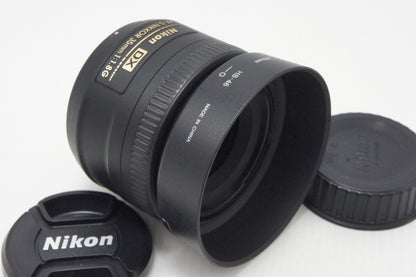 美品 Nikon ニコン AF-S DX NIKKOR 35mm F1.8G 単焦点レンズ APS-C フード付 260624r