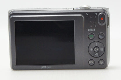 美品 Nikon ニコン COOLPIX S3700 コンパクトデジタルカメラ シルバー 元箱付 260626e
