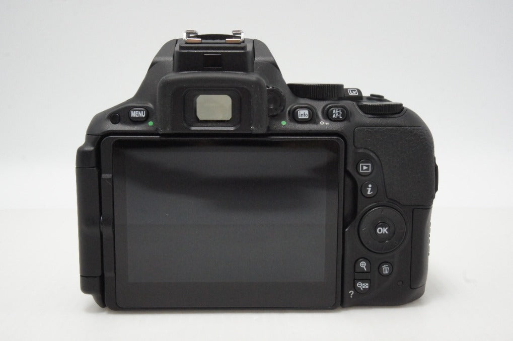 美品 Nikon ニコン D5500 ボディ デジタル一眼レフカメラ ブラック 260616f