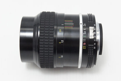 美品 Nikon ニコン Ai Nikkor 105mm F2.5 MF 単焦点レンズ フード付 260618ap