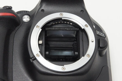 美品 Nikon ニコン D5200 ボディ + AF-S DX 18-55mm VR レンズキット デジタル一眼レフカメラ 260618s