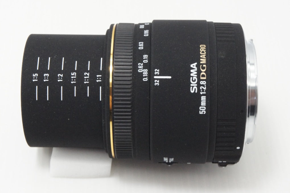 良品 SIGMA シグマ AF 50mm F2.8 EX DG MACRO Canon キヤノン EFマウント 単焦点レンズ フード付 260624aj