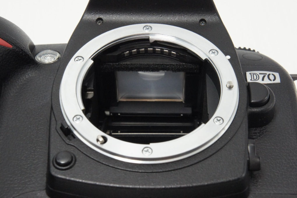 良品 Nikon ニコン D70 ボディ デジタル一眼レフカメラ ブラック ケース付 260616an