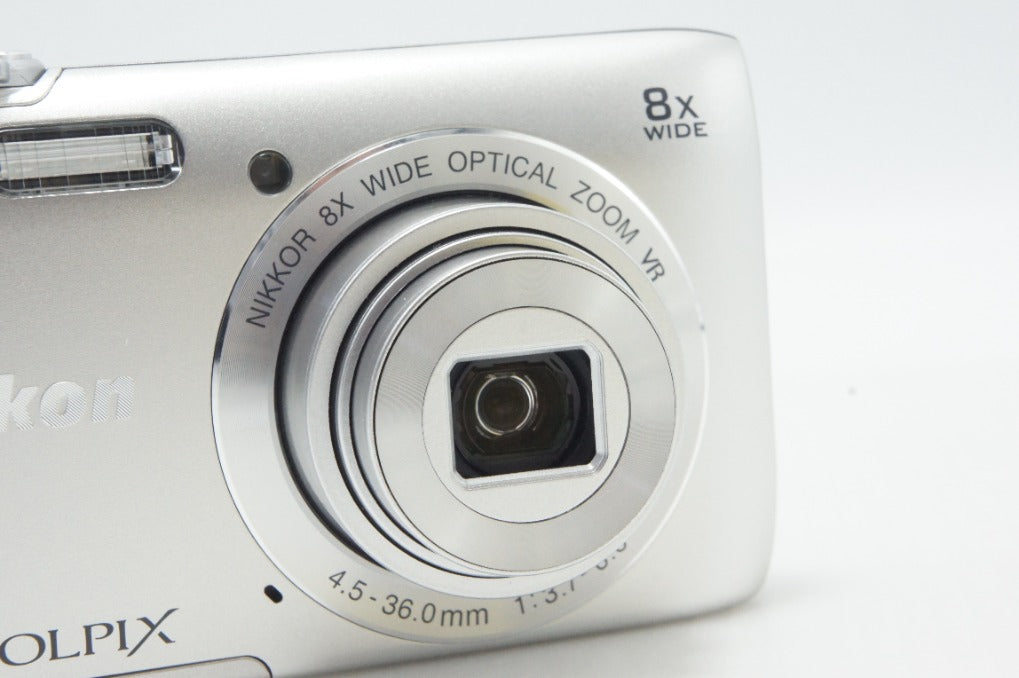 美品 Nikon ニコン COOLPIX S3700 コンパクトデジタルカメラ シルバー