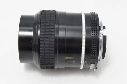 美品 Nikon ニコン Ai Nikkor 105mm F2.5 MF 単焦点レンズ フード付 260618ap