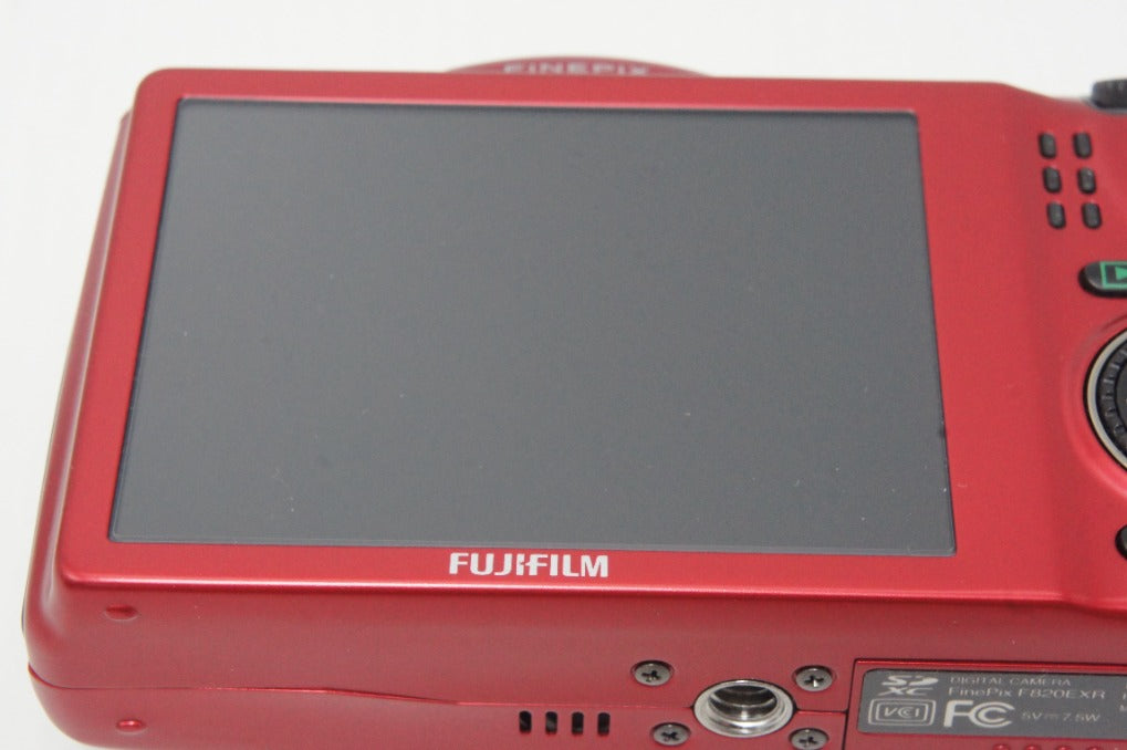 デジタルカメラ 富士フイルム FinePix F820 レッド 充電器 ケース