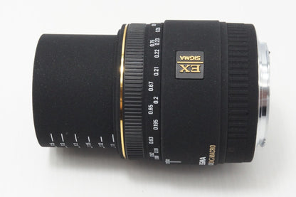 良品 SIGMA シグマ AF 50mm F2.8 EX DG MACRO Canon キヤノン EFマウント 単焦点レンズ フード付 260624aj