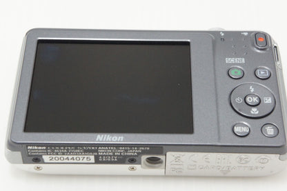 美品 Nikon ニコン COOLPIX S3700 コンパクトデジタルカメラ シルバー 元箱付 260626e