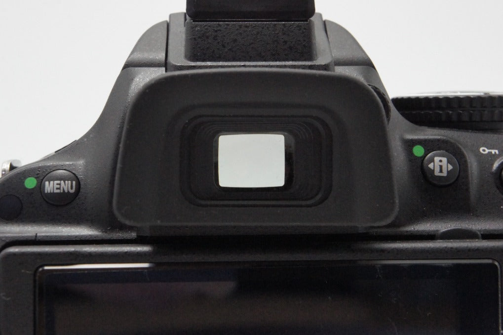 美品 Nikon ニコン D5200 ボディ + AF-S DX 18-55mm VR レンズキット デジタル一眼レフカメラ 260618s