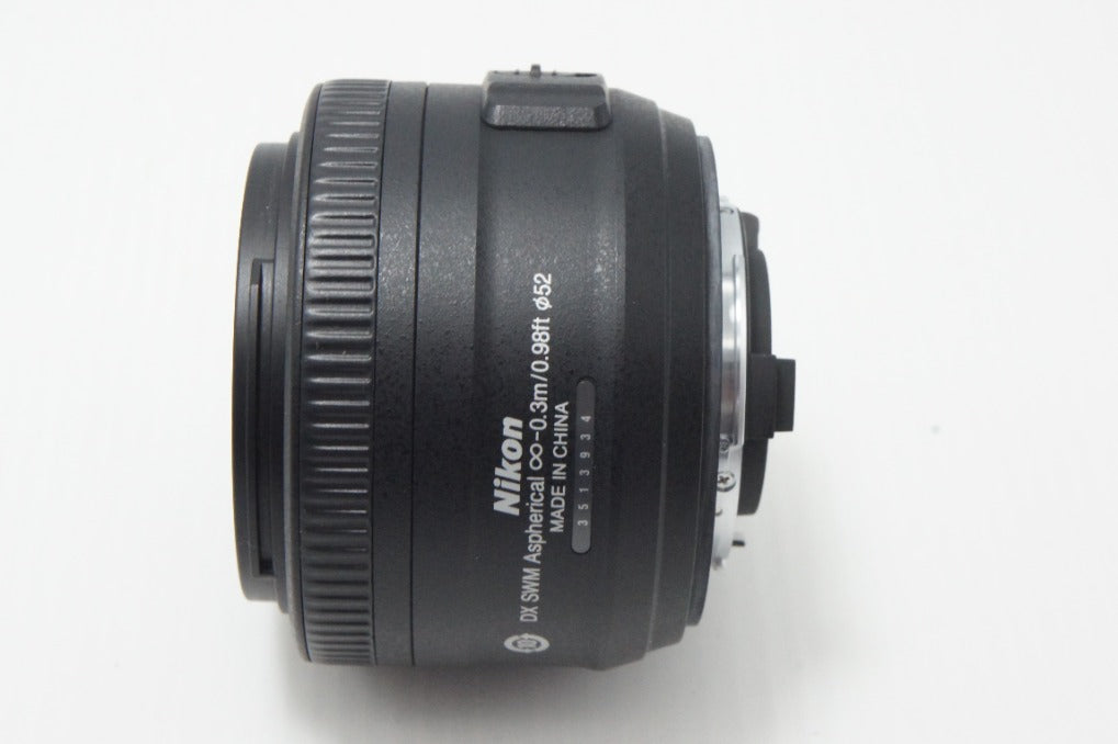 美品 Nikon ニコン AF-S DX NIKKOR 35mm F1.8G 単焦点レンズ APS-C フード付 260624r