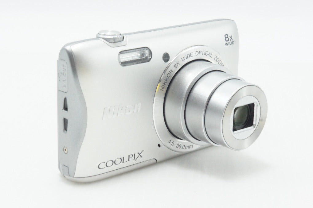美品 Nikon ニコン COOLPIX S3700 コンパクトデジタルカメラ シルバー