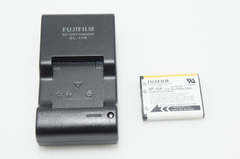 良品 FUJIFILM フジフィルム FinePix Z950EXR コンパクトデジタル