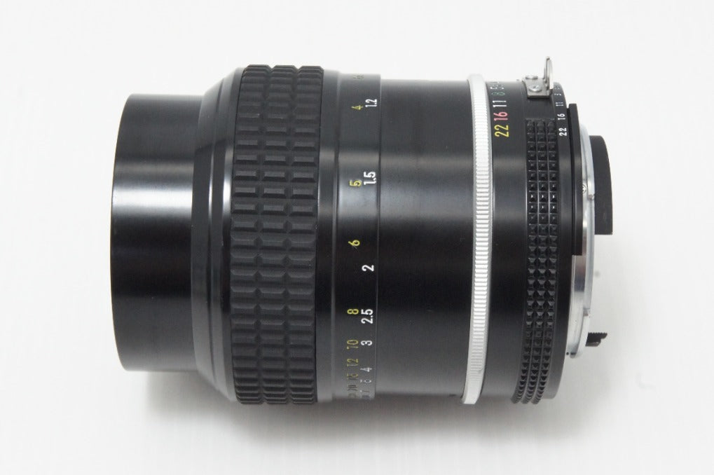 美品 Nikon ニコン Ai Nikkor 105mm F2.5 MF 単焦点レンズ フード付 260618ap