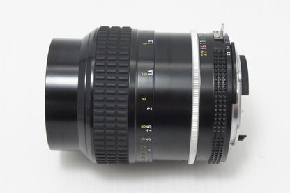 美品 Nikon ニコン Ai Nikkor 105mm F2.5 MF 単焦点レンズ フード付 260618ap