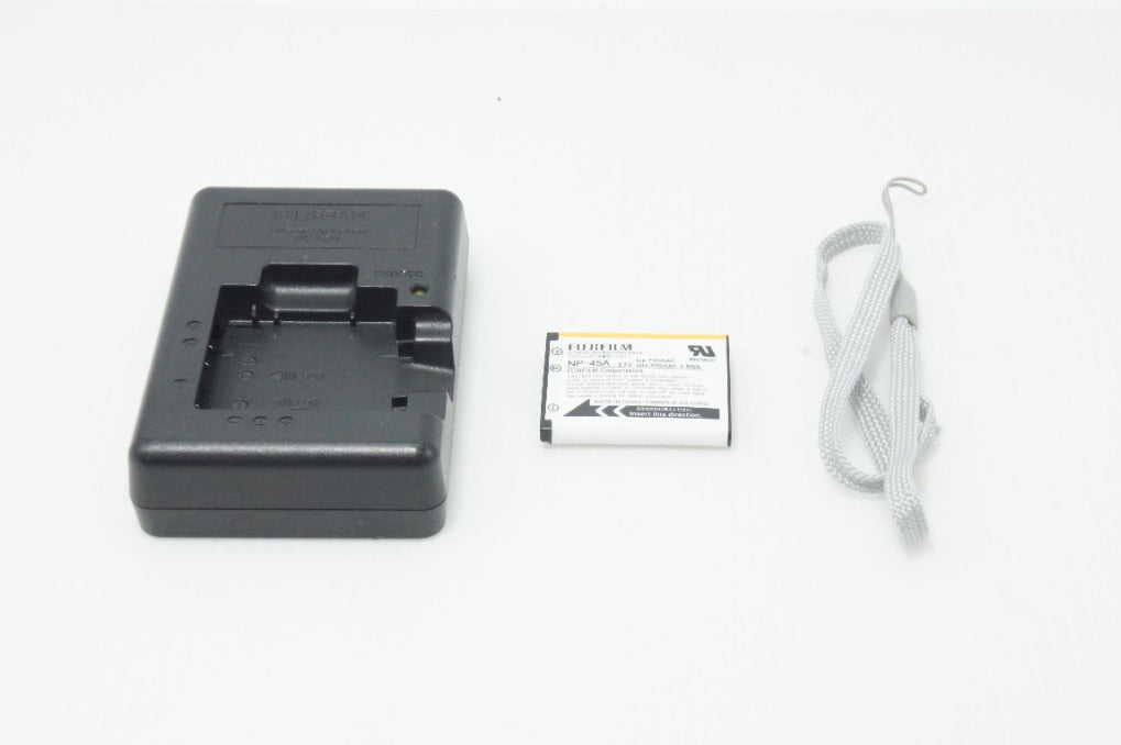 富士フィルムFINEPIX Z 1000EXRホワイト 美品　充電器有り FUJIFILM FinePix Z1000EXR Compact Digital Camera White 260620p