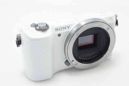 良品 SONY ソニー α5000 ボディ ILCE-5000 ミラーレス一眼カメラ ホワイト 元箱付 260626ae