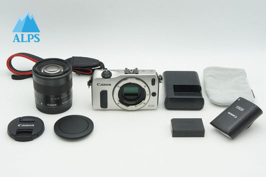 美品 Canon EOS M + EF-M 18-55mm IS STM レンズキット ミラーレス一眼カメラ シルバー スピードライト90EX付 260304a