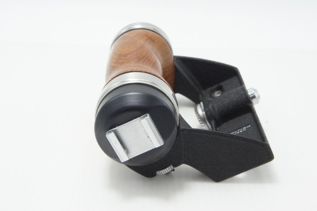 美品 PENTAX ペンタックス 6X7 & 67用 ウッドグリップ 260629f