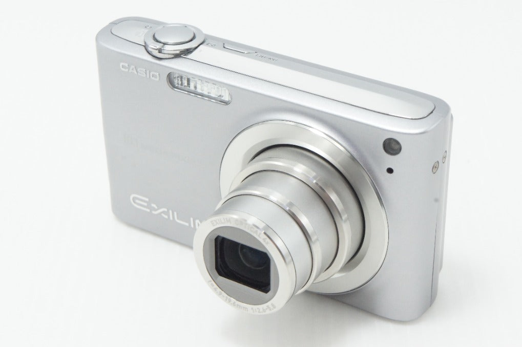 美品 CASIO カシオ EXILIM EX-Z200 コンパクトデジタルカメラ シルバー