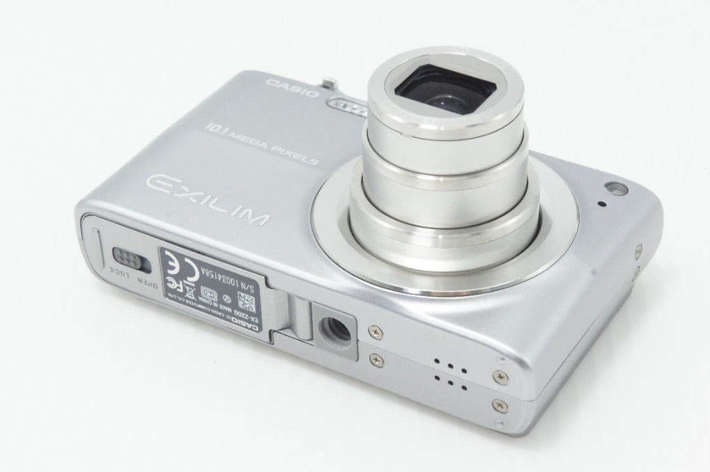 美品 CASIO カシオ EXILIM EX-Z200 コンパクトデジタルカメラ シルバー 260630j