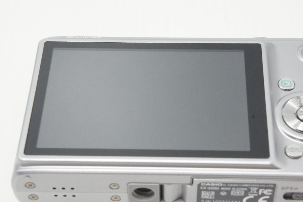 美品 CASIO カシオ EXILIM EX-Z200 コンパクトデジタルカメラ シルバー