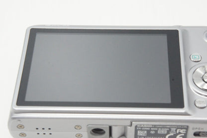 美品 CASIO カシオ EXILIM EX-Z200 コンパクトデジタルカメラ シルバー 260630j