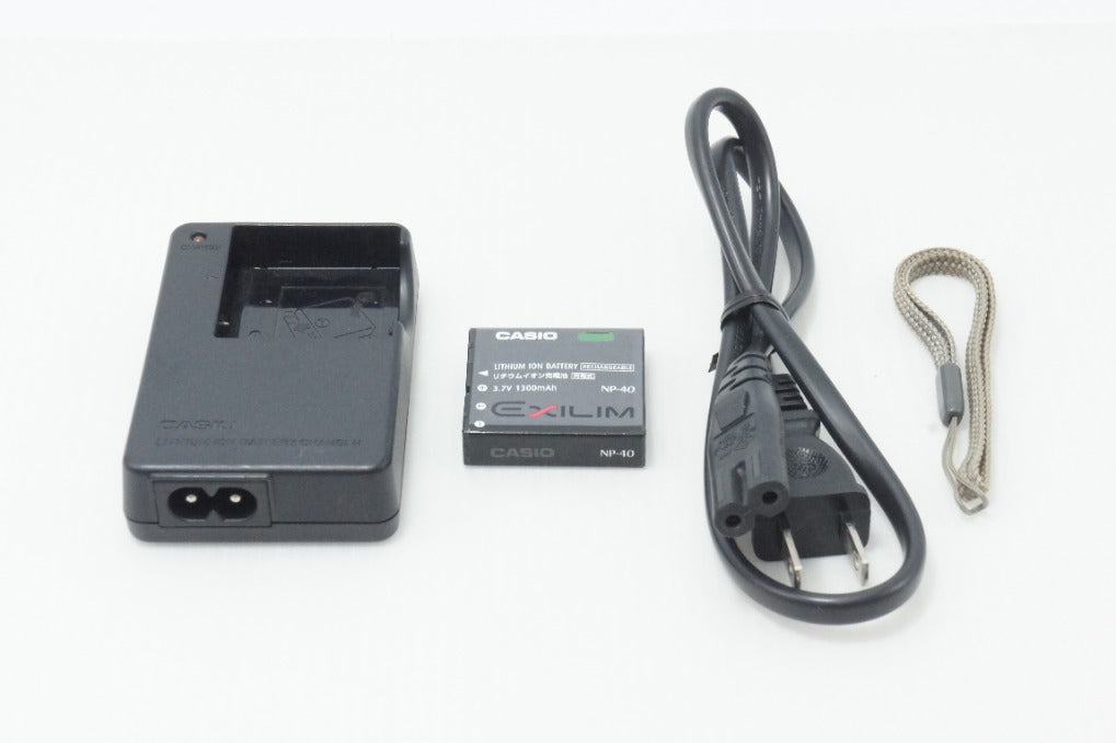 美品 CASIO カシオ EXILIM EX-Z200 コンパクトデジタルカメラ シルバー 260630j