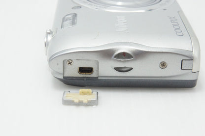 良品 Nikon ニコン COOLPIX A300 コンパクトデジタルカメラ シルバー 260630m
