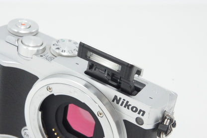良品 Nikon ニコン 1 J5 ボディ ミラーレス一眼カメラ シルバー 260630u