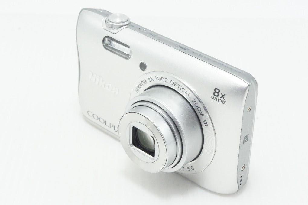 美品 Nikon ニコン COOLPIX S3700 コンパクトデジタルカメラ シルバー 元箱付 260701a