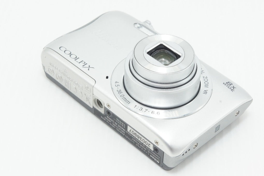 美品 Nikon ニコン COOLPIX S3700 コンパクトデジタルカメラ シルバー 元箱付 260701a