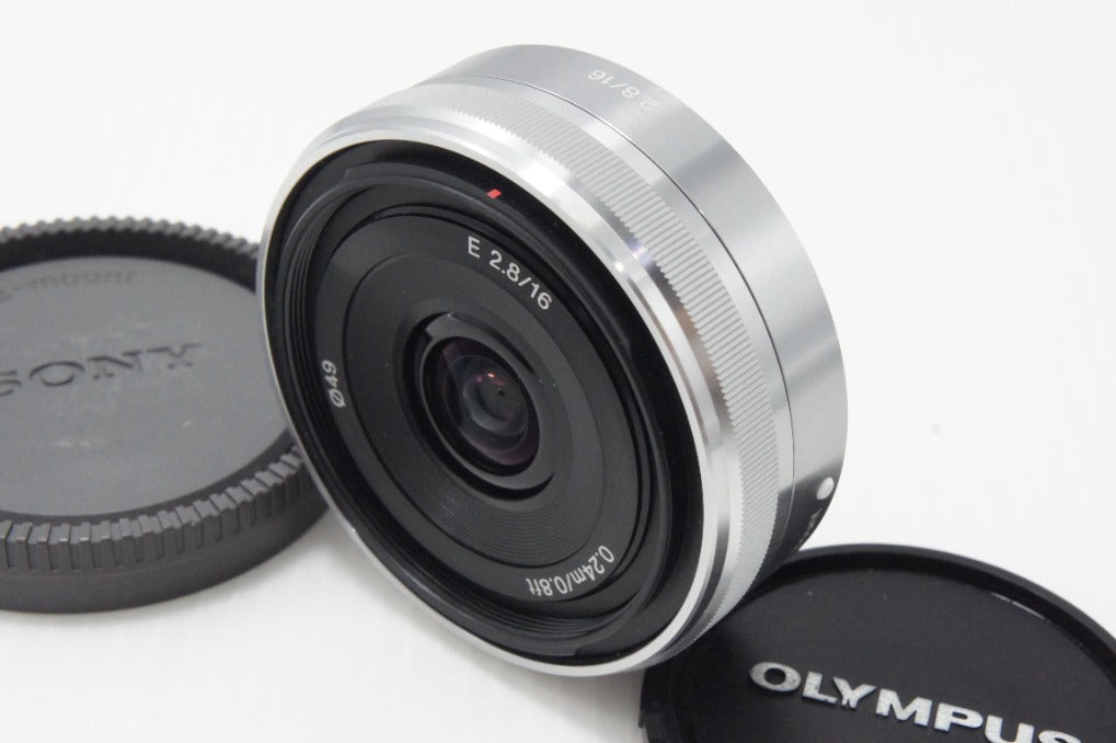 美品 SONY ソニー E 16mm F2.8 SEL16F28 単焦点レンズ シルバー Eマウント APS-C 260701af