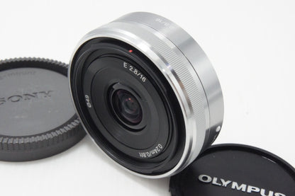 美品 SONY ソニー E 16mm F2.8 SEL16F28 単焦点レンズ シルバー Eマウント APS-C 260701af