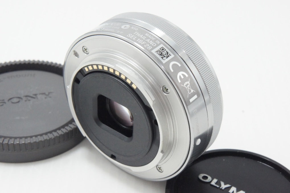 美品 SONY ソニー E 16mm F2.8 SEL16F28 単焦点レンズ シルバー Eマウント APS-C 260701af