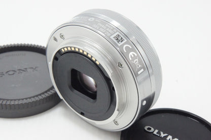 美品 SONY ソニー E 16mm F2.8 SEL16F28 単焦点レンズ シルバー Eマウント APS-C 260701af