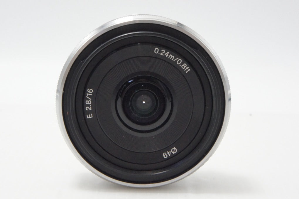 美品 SONY ソニー E 16mm F2.8 SEL16F28 単焦点レンズ シルバー Eマウント APS-C 260701af