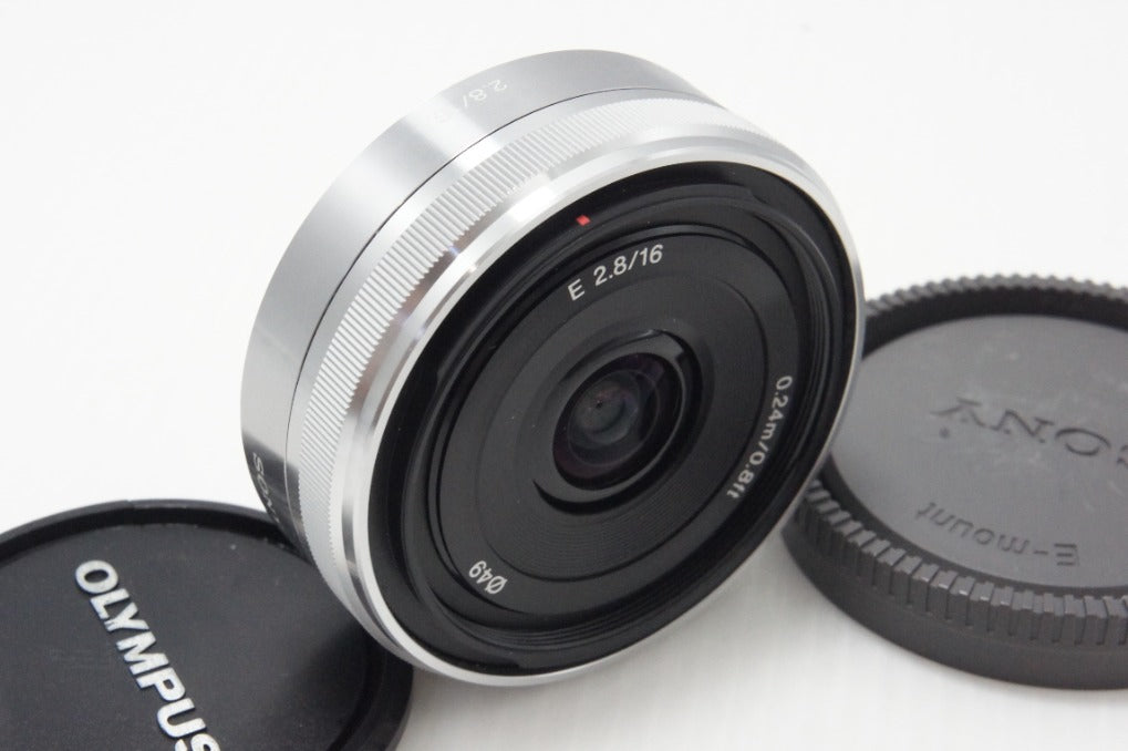 美品 SONY ソニー E 16mm F2.8 SEL16F28 単焦点レンズ シルバー Eマウント APS-C 260701af